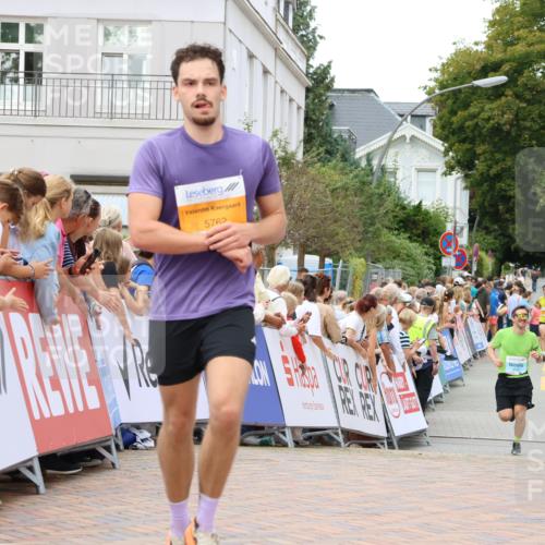 31.08.2025 - 21. Blankeneser Heldenlauf Strokosch-Dieckow http://msf.ph/oto/8681886 31.08.2025 12:05:52 Ziel 5762, 4392, 4162 meine-sportfotos.de