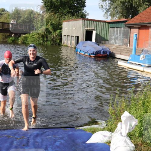 31.08.2025 - Elbe Triathlon Hamburg Luisa Fischer http://msf.ph/oto/8681894 31.08.2025 09:36:31 Schwimmen 765, 807, 822, 926 meine-sportfotos.de