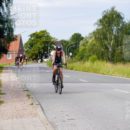 31.08.2025 - Elbe Triathlon Hamburg Michael Burmester http://msf.ph/oto/8681895 31.08.2025 10:58:58 Radfahren 1327, 1387, 1394 meine-sportfotos.de