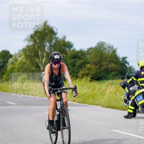31.08.2025 - Elbe Triathlon Hamburg Michael Burmester http://msf.ph/oto/8681898 31.08.2025 10:58:59 Radfahren 1369, 1387 meine-sportfotos.de