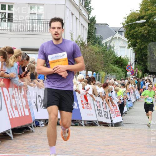 31.08.2025 - 21. Blankeneser Heldenlauf Strokosch-Dieckow http://msf.ph/oto/8681900 31.08.2025 12:05:52 Ziel 5762, 4392, 4162 meine-sportfotos.de