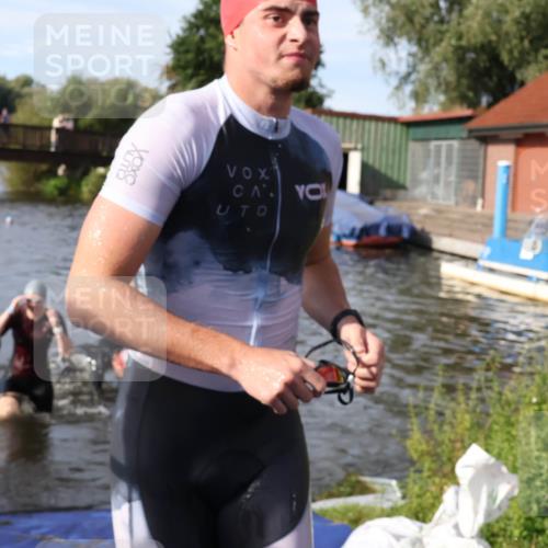 31.08.2025 - Elbe Triathlon Hamburg Luisa Fischer http://msf.ph/oto/8681906 31.08.2025 09:36:33 Schwimmen 765, 807, 822, 926 meine-sportfotos.de