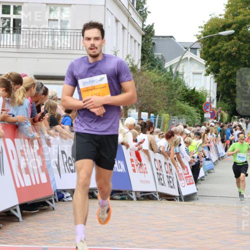 31.08.2025 - 21. Blankeneser Heldenlauf Strokosch-Dieckow http://msf.ph/oto/8681910 31.08.2025 12:05:52 Ziel 5762, 4392, 4162 meine-sportfotos.de