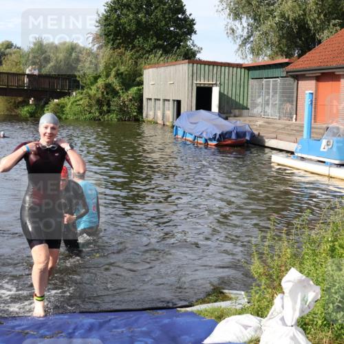 31.08.2025 - Elbe Triathlon Hamburg Luisa Fischer http://msf.ph/oto/8681915 31.08.2025 09:36:35 Schwimmen 765, 807, 822, 926 meine-sportfotos.de