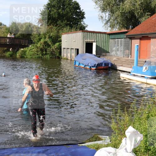 31.08.2025 - Elbe Triathlon Hamburg Luisa Fischer http://msf.ph/oto/8681942 31.08.2025 09:36:50 Schwimmen 861, 894 meine-sportfotos.de