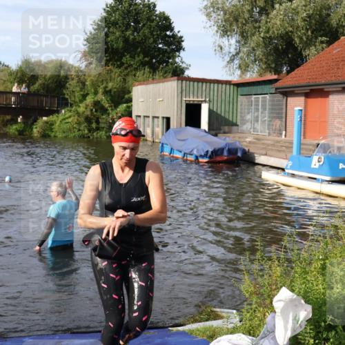 31.08.2025 - Elbe Triathlon Hamburg Luisa Fischer http://msf.ph/oto/8681952 31.08.2025 09:36:52 Schwimmen 861, 892, 894 meine-sportfotos.de