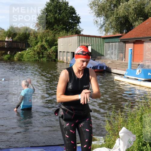 31.08.2025 - Elbe Triathlon Hamburg Luisa Fischer http://msf.ph/oto/8681954 31.08.2025 09:36:52 Schwimmen 861, 892, 894 meine-sportfotos.de