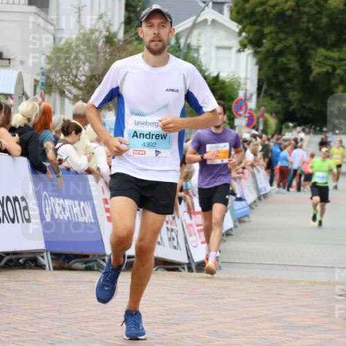 31.08.2025 - 21. Blankeneser Heldenlauf Strokosch-Dieckow http://msf.ph/oto/8681955 31.08.2025 12:05:49 Ziel 5762, 4392 meine-sportfotos.de