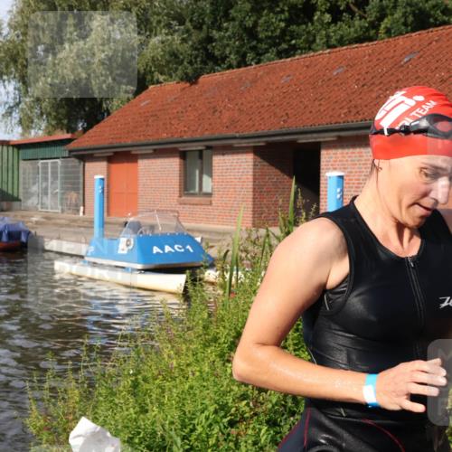 31.08.2025 - Elbe Triathlon Hamburg Luisa Fischer http://msf.ph/oto/8681959 31.08.2025 09:36:53 Schwimmen 861, 892, 894 meine-sportfotos.de