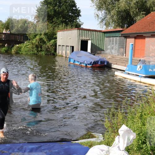 31.08.2025 - Elbe Triathlon Hamburg Luisa Fischer http://msf.ph/oto/8681963 31.08.2025 09:36:58 Schwimmen 861, 892 meine-sportfotos.de