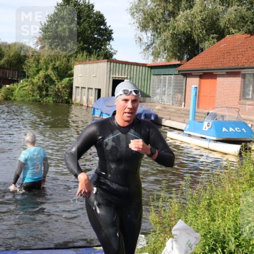 31.08.2025 - Elbe Triathlon Hamburg Luisa Fischer http://msf.ph/oto/8681971 31.08.2025 09:36:59 Schwimmen 861, 892 meine-sportfotos.de