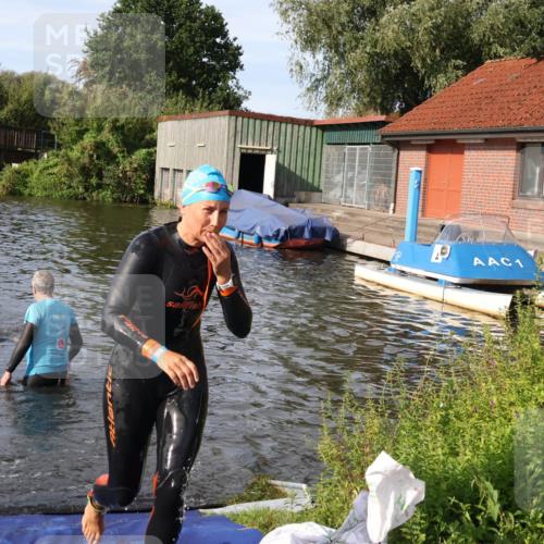 31.08.2025 - Elbe Triathlon Hamburg Luisa Fischer http://msf.ph/oto/8681978 31.08.2025 09:37:03 Schwimmen 783, 861, 892 meine-sportfotos.de