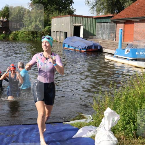 31.08.2025 - Elbe Triathlon Hamburg Luisa Fischer http://msf.ph/oto/8682002 31.08.2025 09:37:16 Schwimmen 799, 836, 921, 931 meine-sportfotos.de