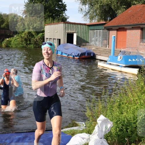 31.08.2025 - Elbe Triathlon Hamburg Luisa Fischer http://msf.ph/oto/8682003 31.08.2025 09:37:16 Schwimmen 799, 836, 921, 931 meine-sportfotos.de