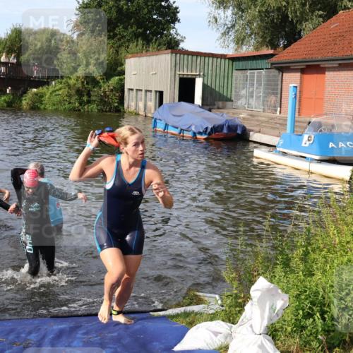 31.08.2025 - Elbe Triathlon Hamburg Luisa Fischer http://msf.ph/oto/8682015 31.08.2025 09:37:18 Schwimmen 799, 809, 836, 921, 931 meine-sportfotos.de