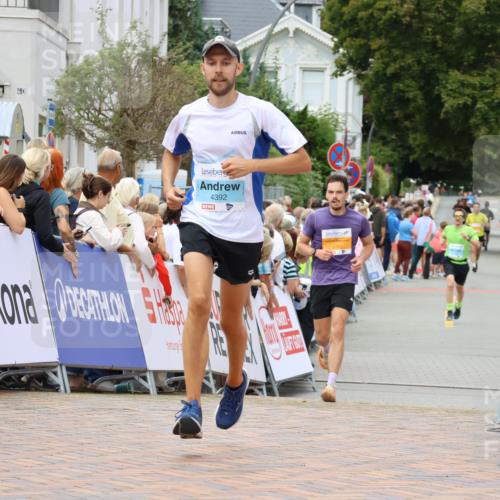 31.08.2025 - 21. Blankeneser Heldenlauf Strokosch-Dieckow http://msf.ph/oto/8682019 31.08.2025 12:05:48 Ziel 5762, 4392 meine-sportfotos.de