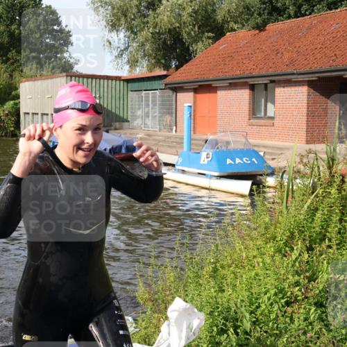 31.08.2025 - Elbe Triathlon Hamburg Luisa Fischer http://msf.ph/oto/8682036 31.08.2025 09:37:26 Schwimmen 809, 836 meine-sportfotos.de
