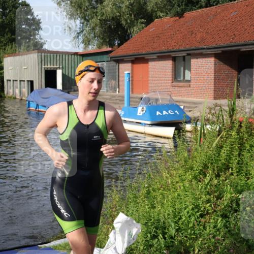31.08.2025 - Elbe Triathlon Hamburg Luisa Fischer http://msf.ph/oto/8682039 31.08.2025 09:37:27 Schwimmen 809, 836 meine-sportfotos.de