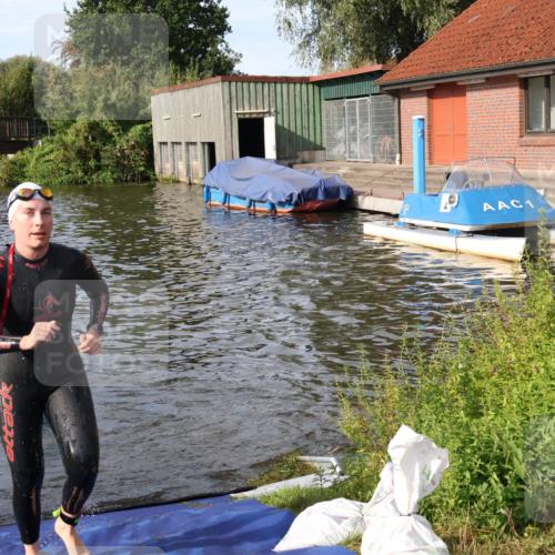 31.08.2025 - Elbe Triathlon Hamburg Luisa Fischer http://msf.ph/oto/8682050 31.08.2025 09:37:45 Schwimmen 801, 810, 871 meine-sportfotos.de