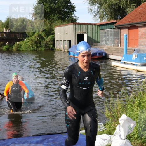 31.08.2025 - Elbe Triathlon Hamburg Luisa Fischer http://msf.ph/oto/8682072 31.08.2025 09:37:58 Schwimmen 870, 879, 907 meine-sportfotos.de