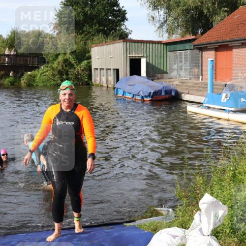 31.08.2025 - Elbe Triathlon Hamburg Luisa Fischer http://msf.ph/oto/8682076 31.08.2025 09:38:01 Schwimmen 814, 870, 879, 907 meine-sportfotos.de