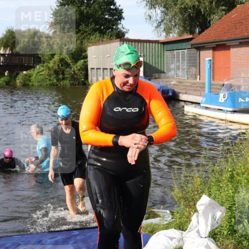 31.08.2025 - Elbe Triathlon Hamburg Luisa Fischer http://msf.ph/oto/8682085 31.08.2025 09:38:03 Schwimmen 814, 879, 907 meine-sportfotos.de