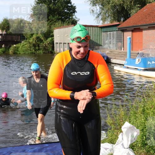 31.08.2025 - Elbe Triathlon Hamburg Luisa Fischer http://msf.ph/oto/8682086 31.08.2025 09:38:03 Schwimmen 814, 879, 907 meine-sportfotos.de