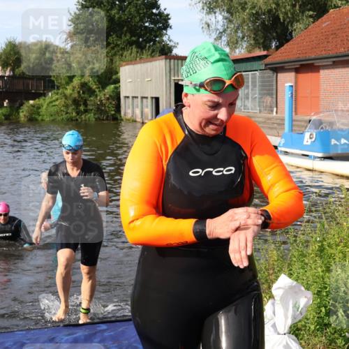 31.08.2025 - Elbe Triathlon Hamburg Luisa Fischer http://msf.ph/oto/8682088 31.08.2025 09:38:04 Schwimmen 812, 814, 879, 907 meine-sportfotos.de