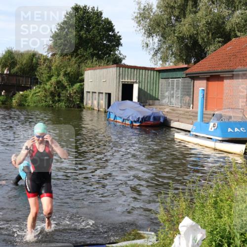 31.08.2025 - Elbe Triathlon Hamburg Luisa Fischer http://msf.ph/oto/8682109 31.08.2025 09:38:22 Schwimmen 789, 817 meine-sportfotos.de