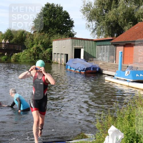 31.08.2025 - Elbe Triathlon Hamburg Luisa Fischer http://msf.ph/oto/8682112 31.08.2025 09:38:22 Schwimmen 789, 817 meine-sportfotos.de