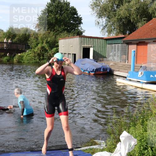 31.08.2025 - Elbe Triathlon Hamburg Luisa Fischer http://msf.ph/oto/8682115 31.08.2025 09:38:23 Schwimmen 789, 817 meine-sportfotos.de
