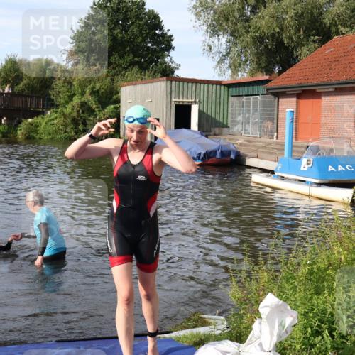31.08.2025 - Elbe Triathlon Hamburg Luisa Fischer http://msf.ph/oto/8682116 31.08.2025 09:38:23 Schwimmen 789, 817 meine-sportfotos.de