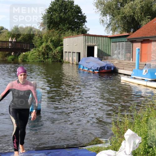 31.08.2025 - Elbe Triathlon Hamburg Luisa Fischer http://msf.ph/oto/8682131 31.08.2025 09:38:28 Schwimmen 789, 832 meine-sportfotos.de