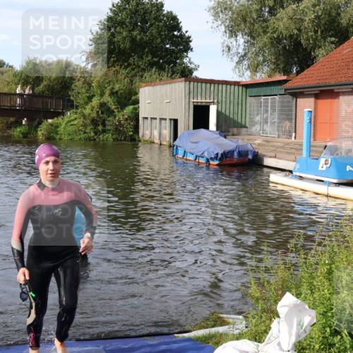 31.08.2025 - Elbe Triathlon Hamburg Luisa Fischer http://msf.ph/oto/8682133 31.08.2025 09:38:29 Schwimmen 789, 832 meine-sportfotos.de