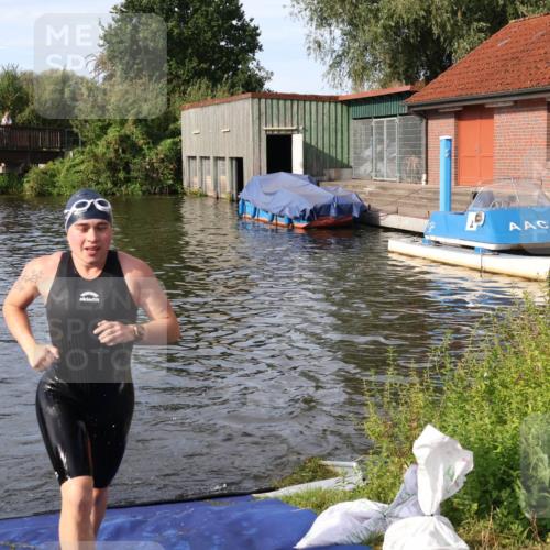 31.08.2025 - Elbe Triathlon Hamburg Luisa Fischer http://msf.ph/oto/8682158 31.08.2025 09:38:38 Schwimmen 832 meine-sportfotos.de