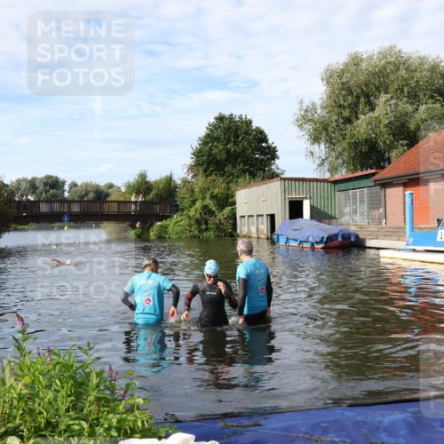 31.08.2025 - Elbe Triathlon Hamburg Luisa Fischer http://msf.ph/oto/8682167 31.08.2025 09:39:13 Schwimmen 806 meine-sportfotos.de