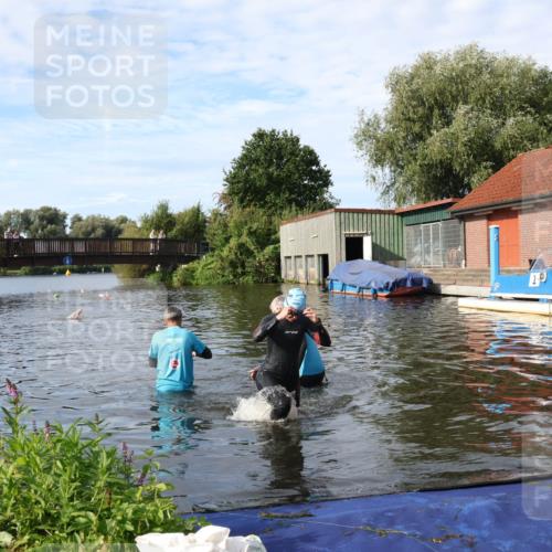 31.08.2025 - Elbe Triathlon Hamburg Luisa Fischer http://msf.ph/oto/8682173 31.08.2025 09:39:14 Schwimmen 806 meine-sportfotos.de