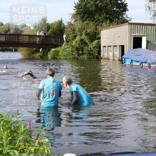 31.08.2025 - Elbe Triathlon Hamburg Luisa Fischer http://msf.ph/oto/8682185 31.08.2025 09:39:42 Schwimmen 758 meine-sportfotos.de