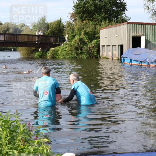 31.08.2025 - Elbe Triathlon Hamburg Luisa Fischer http://msf.ph/oto/8682187 31.08.2025 09:39:43 Schwimmen 758 meine-sportfotos.de