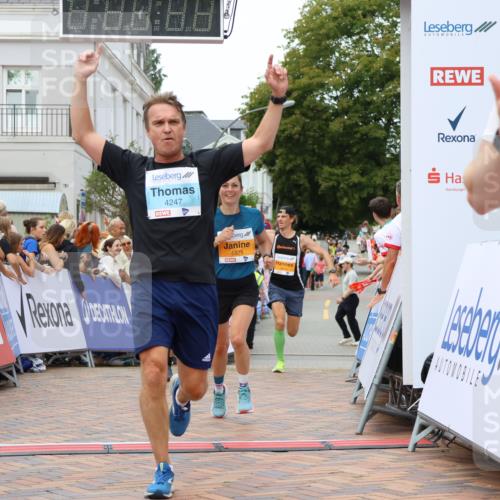 31.08.2025 - 21. Blankeneser Heldenlauf Strokosch-Dieckow http://msf.ph/oto/8682188 31.08.2025 12:05:36 Ziel 5614, 5050, 5575, 4141, 4414, 4329, 4247 meine-sportfotos.de