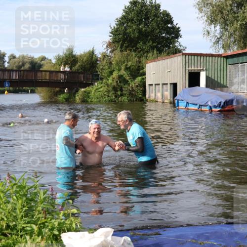 31.08.2025 - Elbe Triathlon Hamburg Luisa Fischer http://msf.ph/oto/8682194 31.08.2025 09:39:44 Schwimmen 758 meine-sportfotos.de