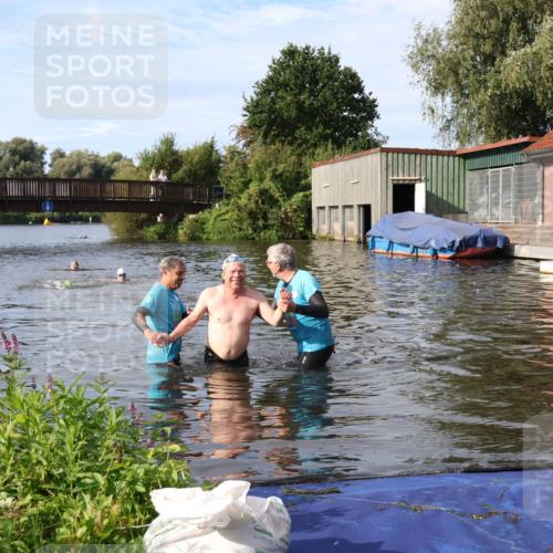 31.08.2025 - Elbe Triathlon Hamburg Luisa Fischer http://msf.ph/oto/8682198 31.08.2025 09:39:45 Schwimmen 758 meine-sportfotos.de
