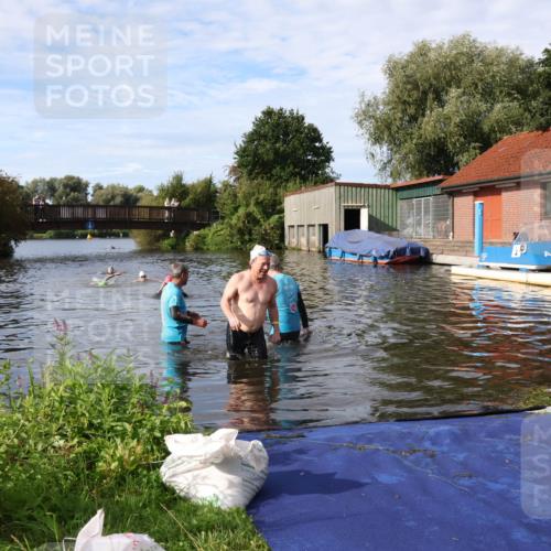 31.08.2025 - Elbe Triathlon Hamburg Luisa Fischer http://msf.ph/oto/8682204 31.08.2025 09:39:46 Schwimmen 758 meine-sportfotos.de