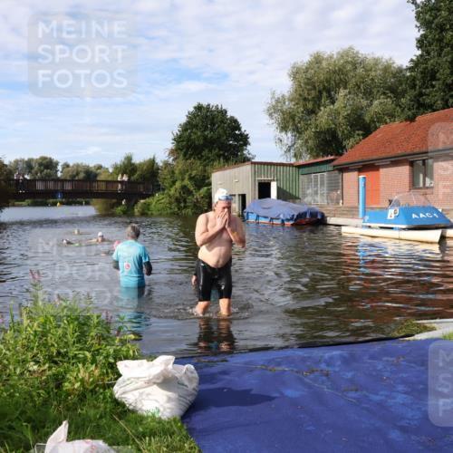 31.08.2025 - Elbe Triathlon Hamburg Luisa Fischer http://msf.ph/oto/8682211 31.08.2025 09:39:47 Schwimmen 758 meine-sportfotos.de