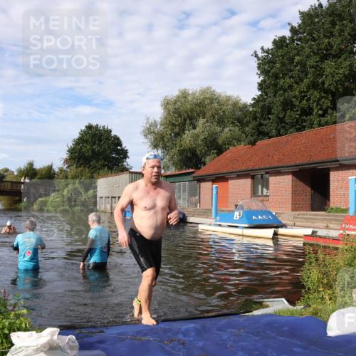 31.08.2025 - Elbe Triathlon Hamburg Luisa Fischer http://msf.ph/oto/8682223 31.08.2025 09:39:49 Schwimmen 758, 818 meine-sportfotos.de