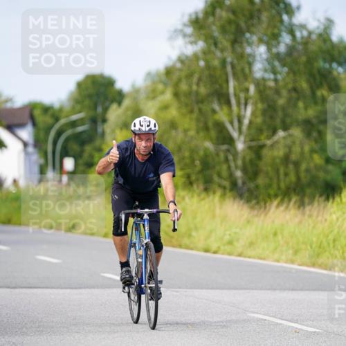 31.08.2025 - Elbe Triathlon Hamburg Michael Burmester http://msf.ph/oto/8682225 31.08.2025 11:01:20 Radfahren 1307, 1360, 1612 meine-sportfotos.de