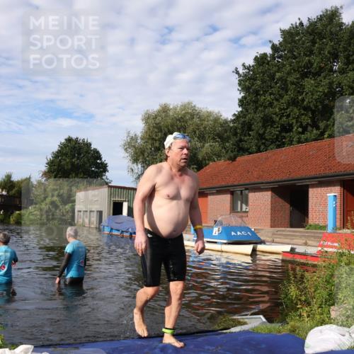 31.08.2025 - Elbe Triathlon Hamburg Luisa Fischer http://msf.ph/oto/8682226 31.08.2025 09:39:50 Schwimmen 758, 818 meine-sportfotos.de