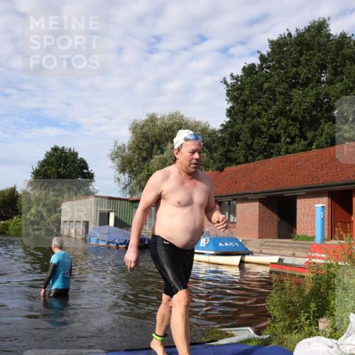 31.08.2025 - Elbe Triathlon Hamburg Luisa Fischer http://msf.ph/oto/8682229 31.08.2025 09:39:50 Schwimmen 758, 818 meine-sportfotos.de