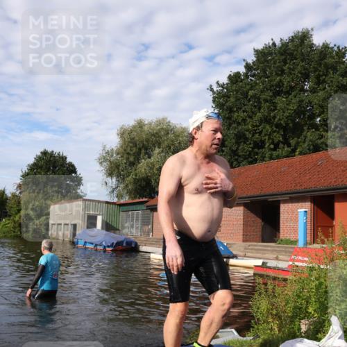 31.08.2025 - Elbe Triathlon Hamburg Luisa Fischer http://msf.ph/oto/8682230 31.08.2025 09:39:50 Schwimmen 758, 818 meine-sportfotos.de