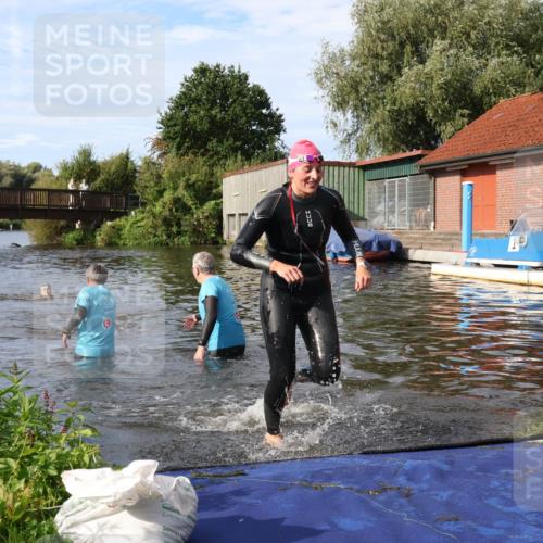 31.08.2025 - Elbe Triathlon Hamburg Luisa Fischer http://msf.ph/oto/8682236 31.08.2025 09:39:57 Schwimmen 818, 874 meine-sportfotos.de
